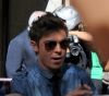 zac-efron-gets-mobbed-fans-11.jpg