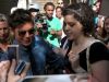 zac-efron-gets-mobbed-fans-5 (1).jpg