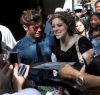 zac-efron-gets-mobbed-fans-6.jpg