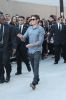 zac-efron-greets-and-signs-5~0.jpg
