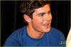 zac-efron-moa-signing-08.jpg