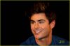 zac-efron-moa-signing-10.jpg